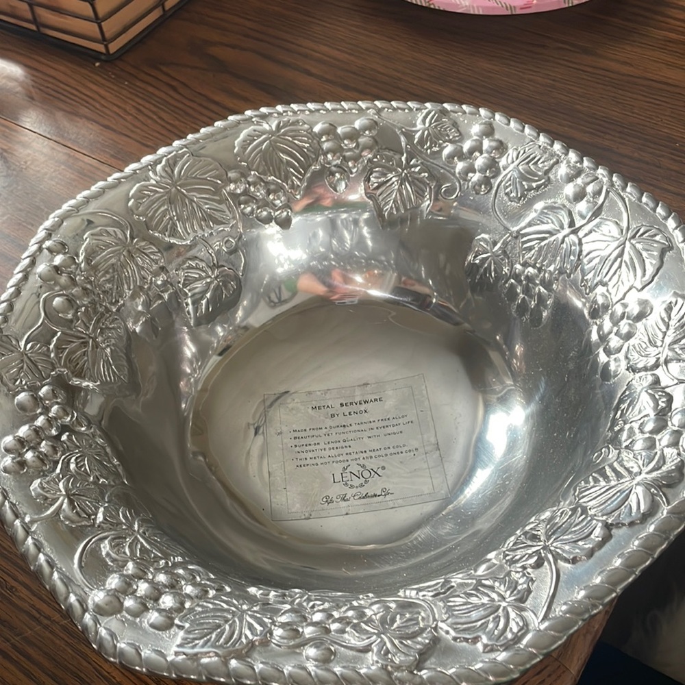 Lenox metal serware and utensils